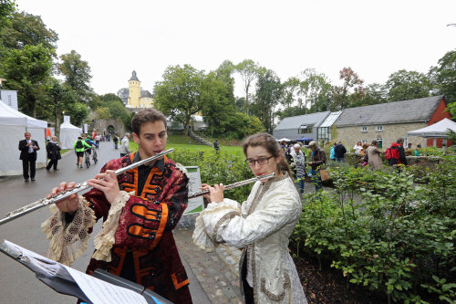 Das Barocke Querflöten-Duo stimmt die Besucher ein (Foto:OBK)