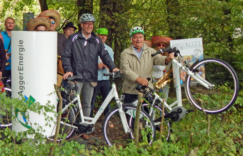 Landrat Hagen Jobi (r.) und Frank Röttger, Geschäftsführer AggerEnergie, radelten mit E-Bikes zu Schloss Homburg (Foto:OBK)  