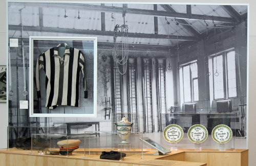 In den 20er Jahren gründeten Arbeiter ihre eigenen Sportvereine. Zum Angebot der Mitgliedsvereine gehörte neben dem klassischen Turnen bspw. auch Fußball, Schwimmen und Handball (Foto:OBK). In den 20er Jahren gründeten Arbeiter ihre eigenen Sportvereine. Zum Angebot der Mitgliedsvereine gehörte neben dem klassischen Turnen bspw. auch Fußball, Schwimmen und Handball (Foto:OBK).