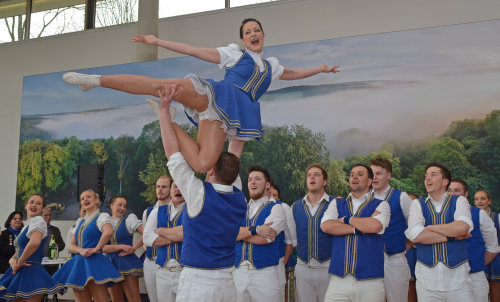 Der Tanzcorps der Karnevalsgesellschaft Morsbach beeindruckte mit ihrer Choreografie. (Foto: OBK)