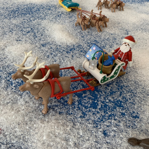 Eine winterliche Schaulandschaft bereichert aktuell die Playmobil Sonderausstellung. (Foto: Oliver Schaffer)  