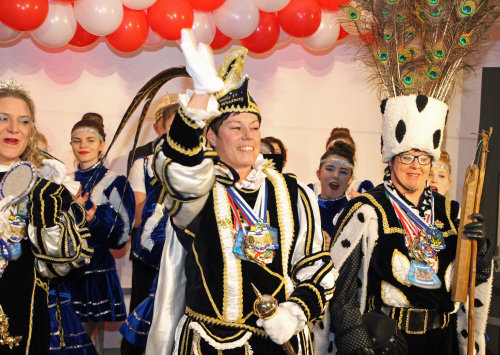 Die Karnevalsgesellschaft "Tolle Elf" Wildberg mit Prinz Sonja, Bauer Claudia und Jungfrau Kathi. (Foto: OBK)