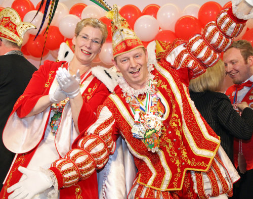 Das Ründerother Prinzenpaar: Prinz Kuddel I. und seine Prinzessin Conny: "Als DJ Paar war´n wir bekannt, jetzt ziehen wir als Prinzenpaar mit üch durch´s ganze Land!" (Foto: OBK)
