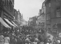 Aufmarsch der Organisation "Reichsbanner" zur Verteidigung der Republik, Gummersbach, 1932; (c) Heimatbildarchiv des Oberbergischen Kreises